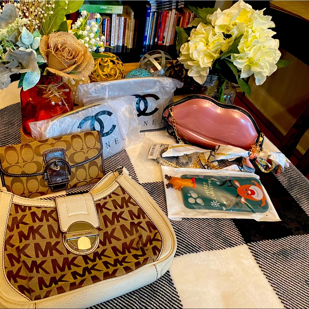 Bundle of Michael Kors, coach and more READ DESCRIPTION!!!